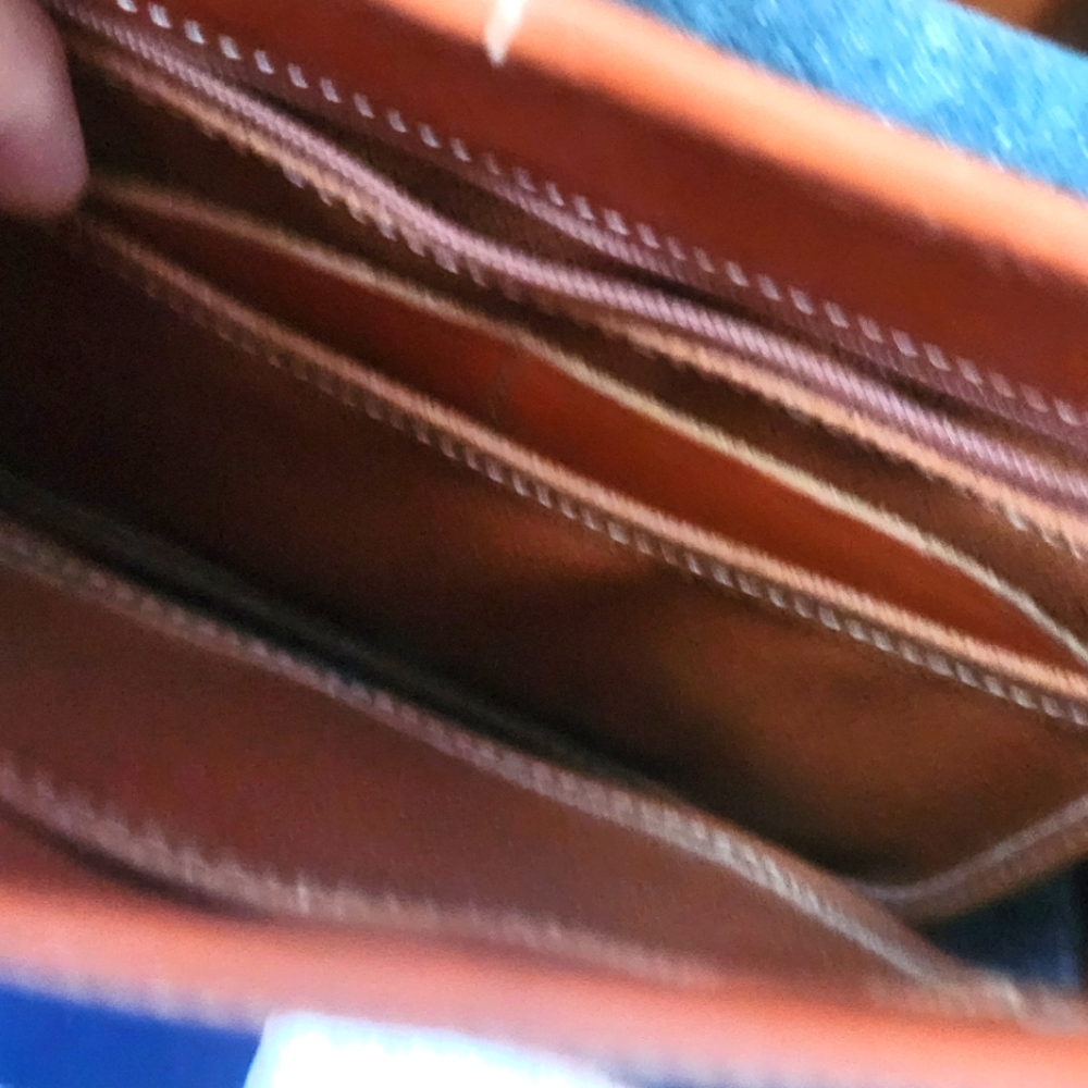 Dooney & Bourke Vintage  "Duck" Black and Tan Shoulder Bag - Picture 9 of 10